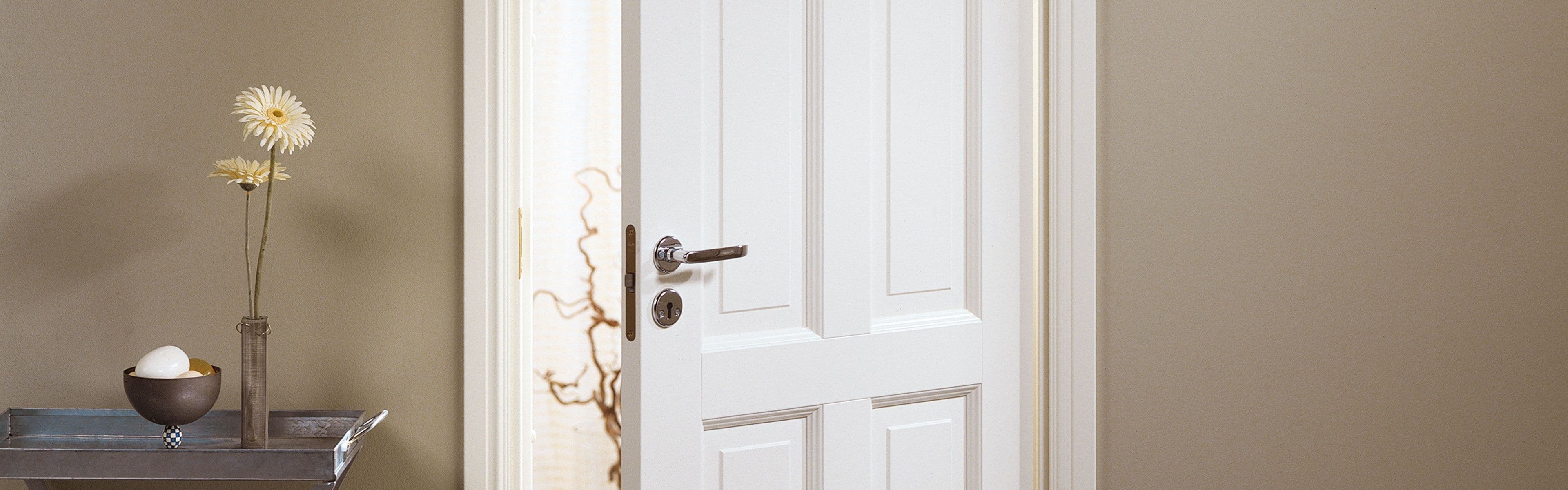 Profilerte karmer til innerdør med speil.