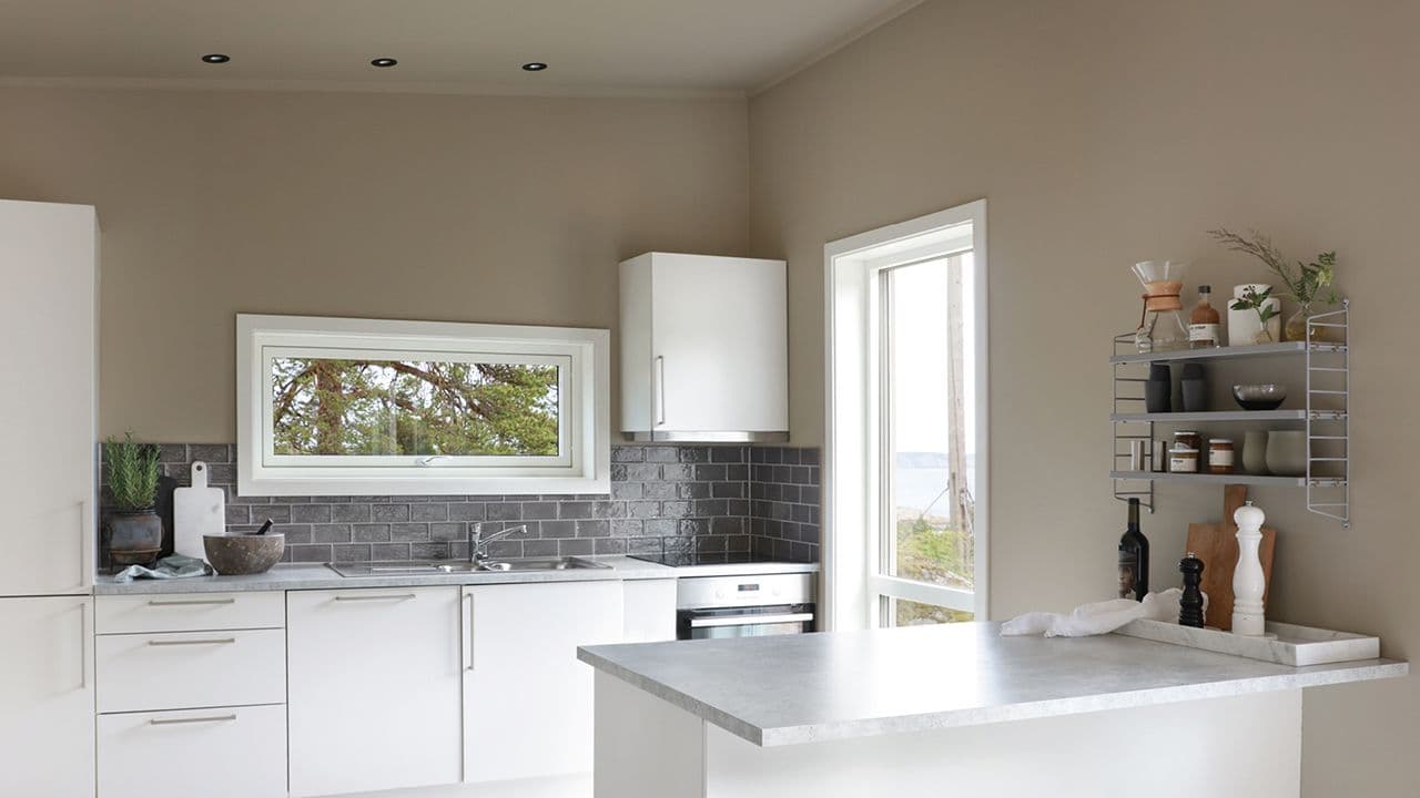 Gammelt kjøkken med nye vegger.