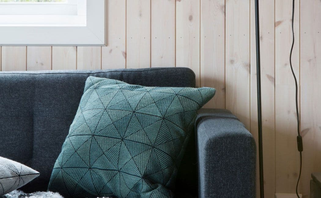 Hvitlasert sprekkpanel fra Moelven.