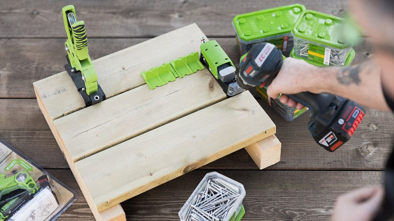 Bilde som illustrere skjult innfesting i terrassebord.