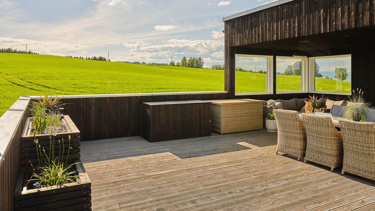 Terrasse som er bygget etter byggereglene med Talgø MøreRoyal.
