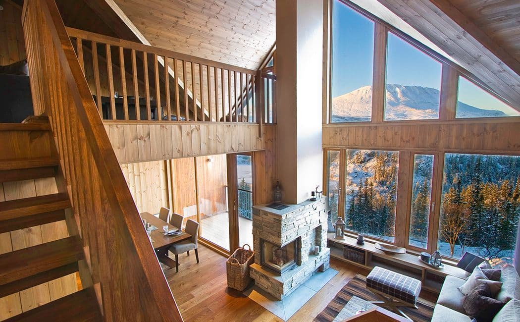 Hytte med listverk i tre.