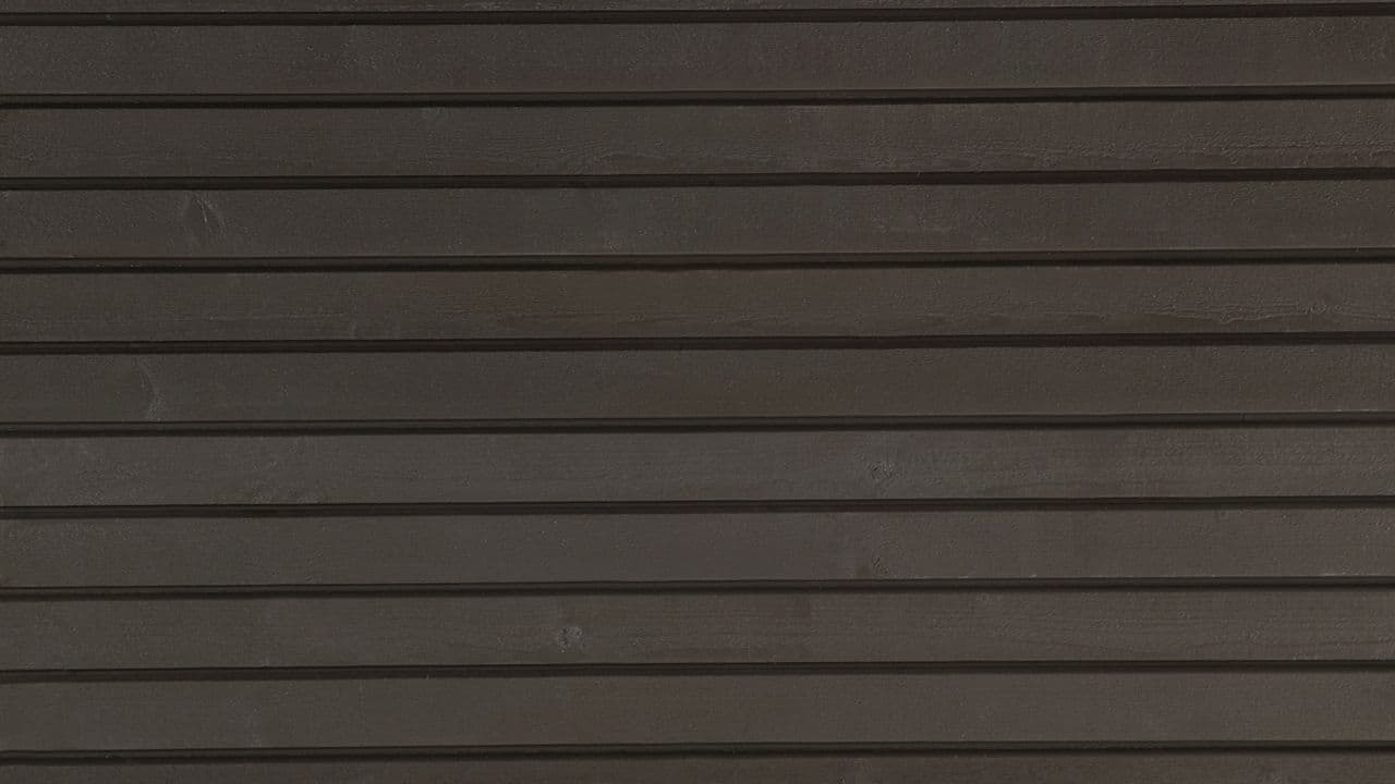 Nærbilde av liggende kledning malt i brunt.