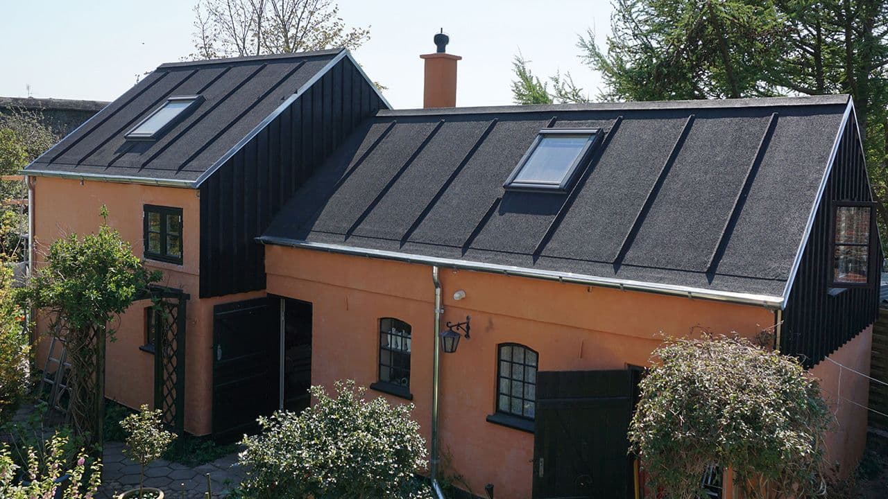 Skråtak med takbelegg.