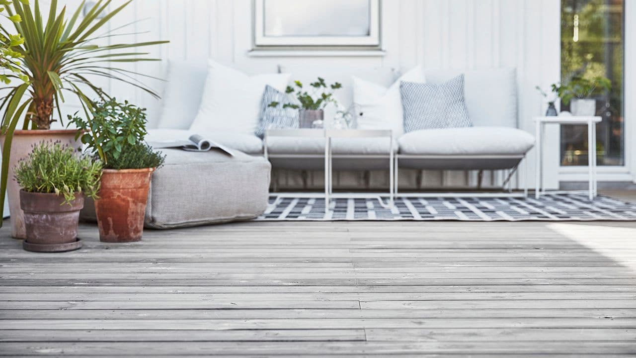 Terrasse med terrassebord i malmfuru med SiOO:X behandling.