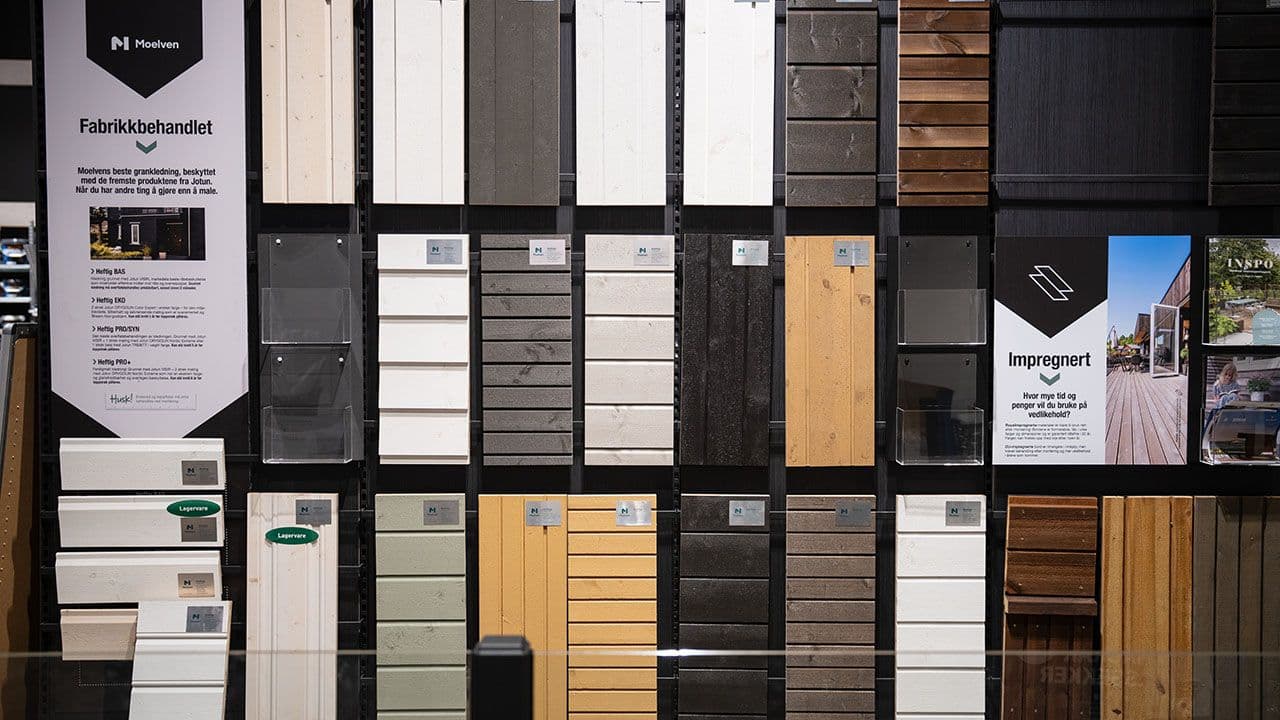 Utstilling av fabrikkmalt kledning hos XL-BYGG Ski.