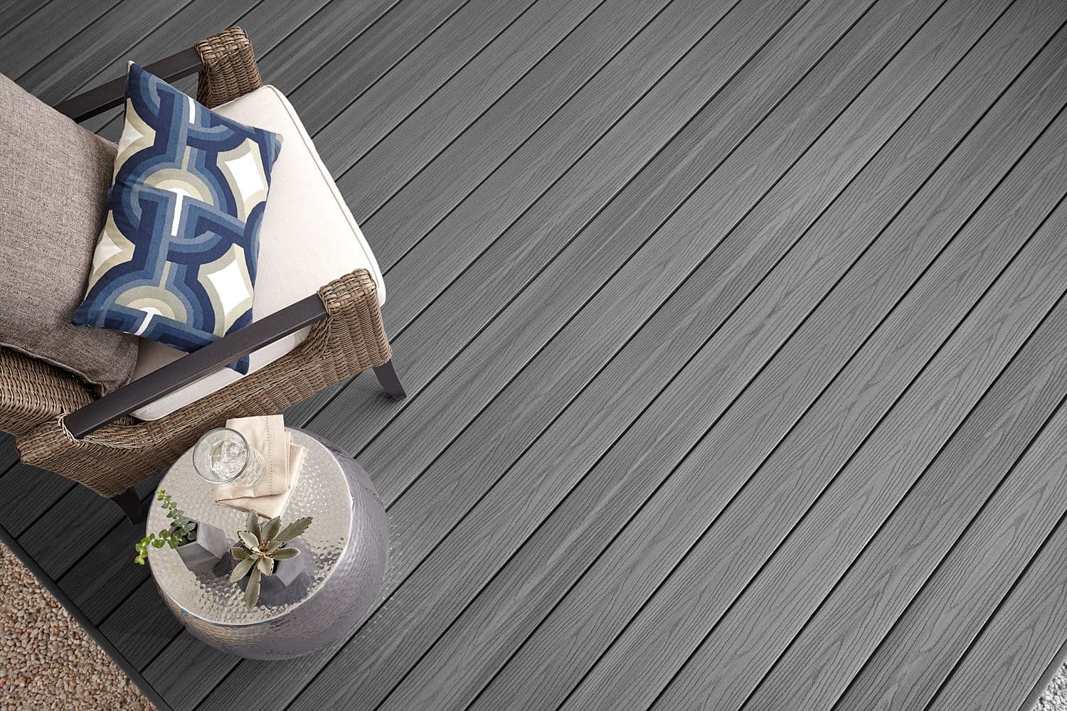 Terrasse med kompositt terrassebord Fiberon Good Life i fargen Beach House