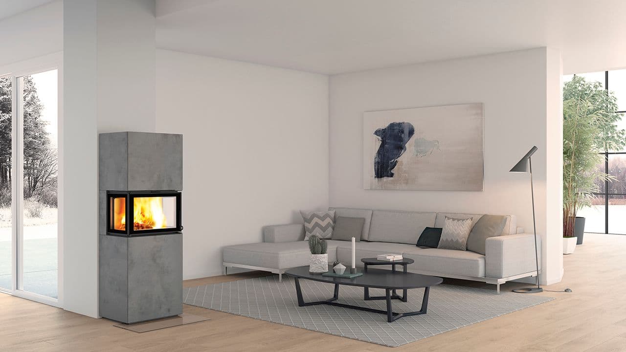 Høy, minimalistisk peis fra Nordpeis i stue.